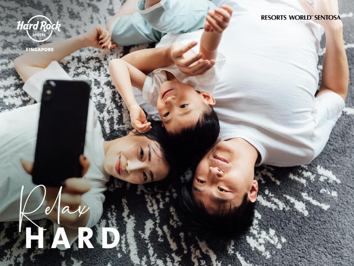 סינגפור Resorts World Sentosa - Hotel מראה חיצוני תמונה The cover of "New Hard"