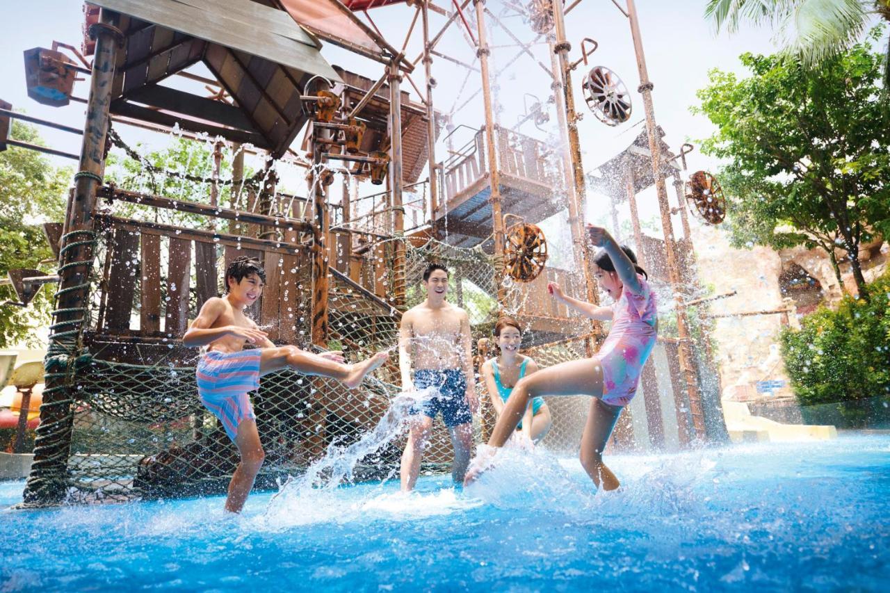 סינגפור Resorts World Sentosa - Hotel מראה חיצוני תמונה Adventure Cove Waterpark
