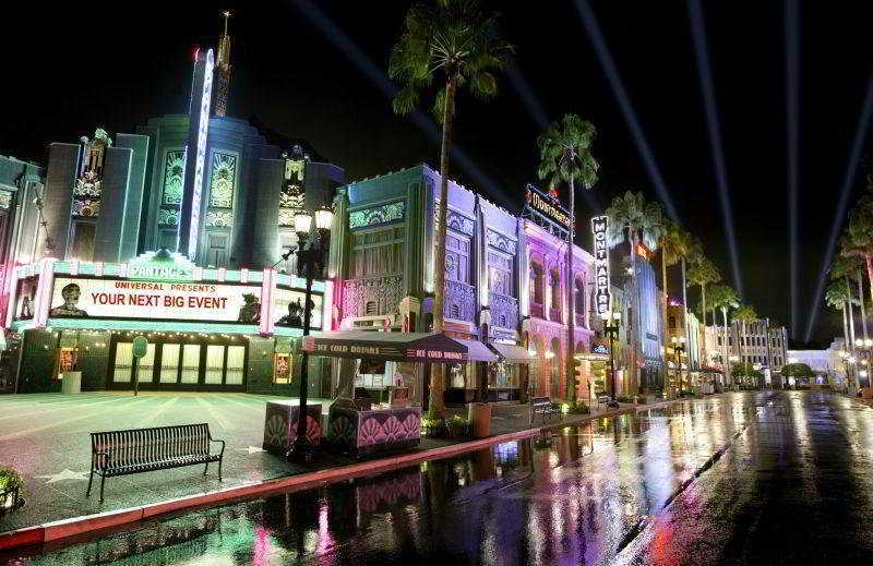 סינגפור Resorts World Sentosa - Hotel מראה חיצוני תמונה Hollywood Boulevard at night