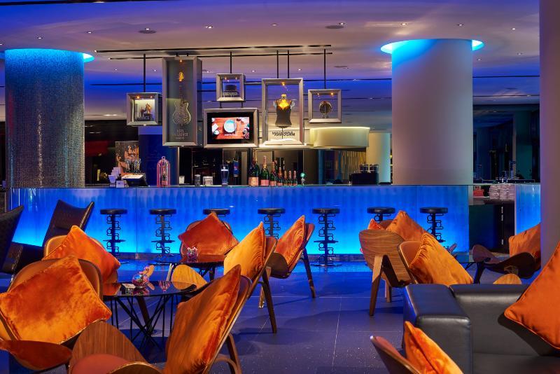 סינגפור Resorts World Sentosa - Hotel מראה חיצוני תמונה The bar at the hotel