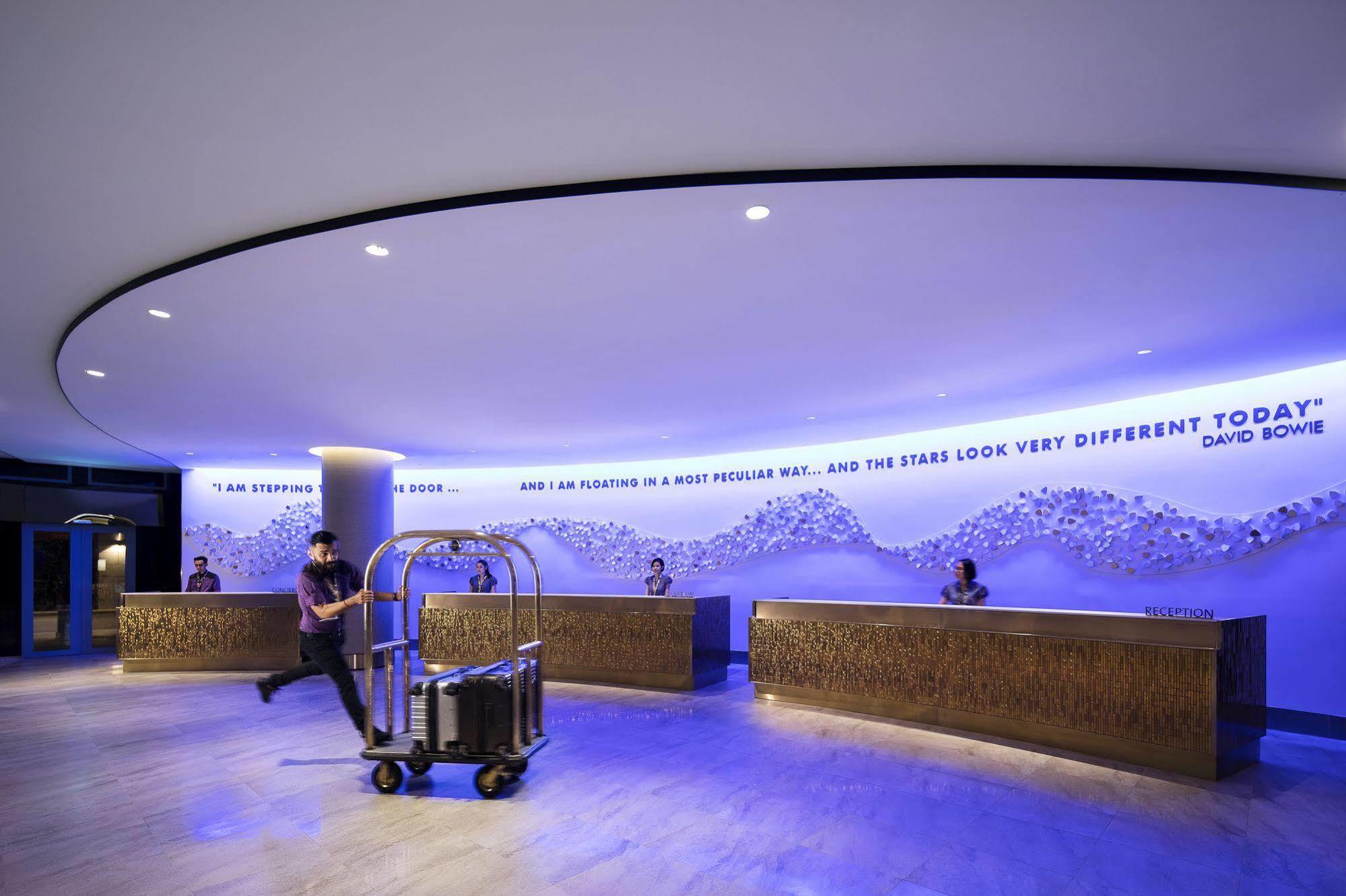 סינגפור Resorts World Sentosa - Hotel מראה חיצוני תמונה The lobby of the hotel
